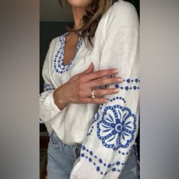 J. Crew Tops - J.Crew Scallop Linen Blouse White Blue Women’s Size S